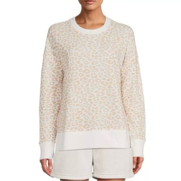 Time and Tru Tops - Women’s cheetah Time and Tru sweatshirt medium